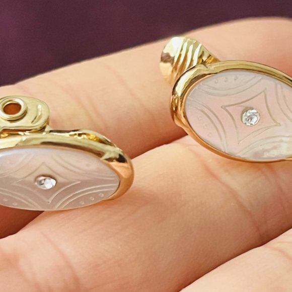 Vintage MONET Natural Rainbow Mother of Pearl Shell Clip Earrings w/Rhinestone - Picture 2 of 5